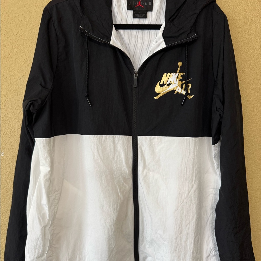 NEW Jordan Black and White Windbreaker Jacket SZ LARGE